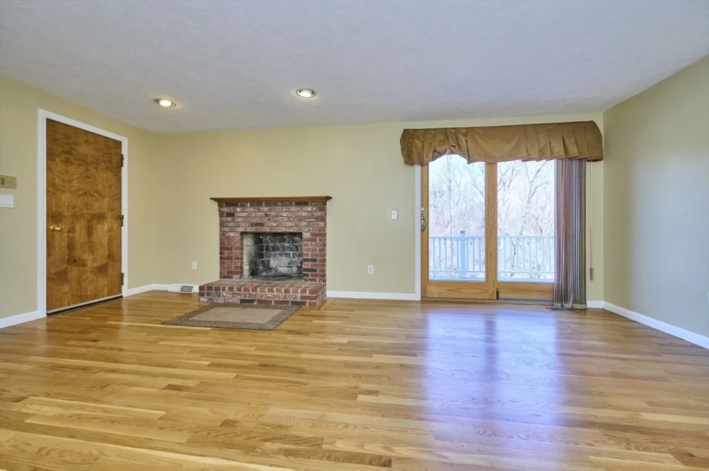 4 bed, 2 bath apartment for rent at 7 Gibbs Valley Path, Framingham — photo 19 of 40