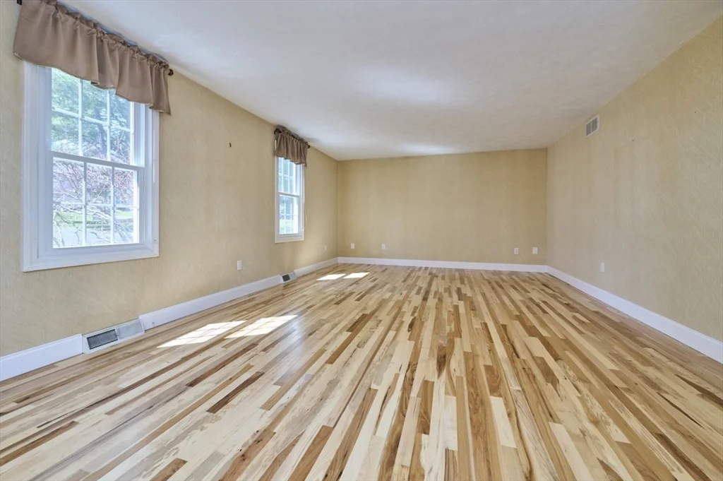 4 bed, 2 bath apartment for rent at 7 Gibbs Valley Path, Framingham — photo 10 of 40