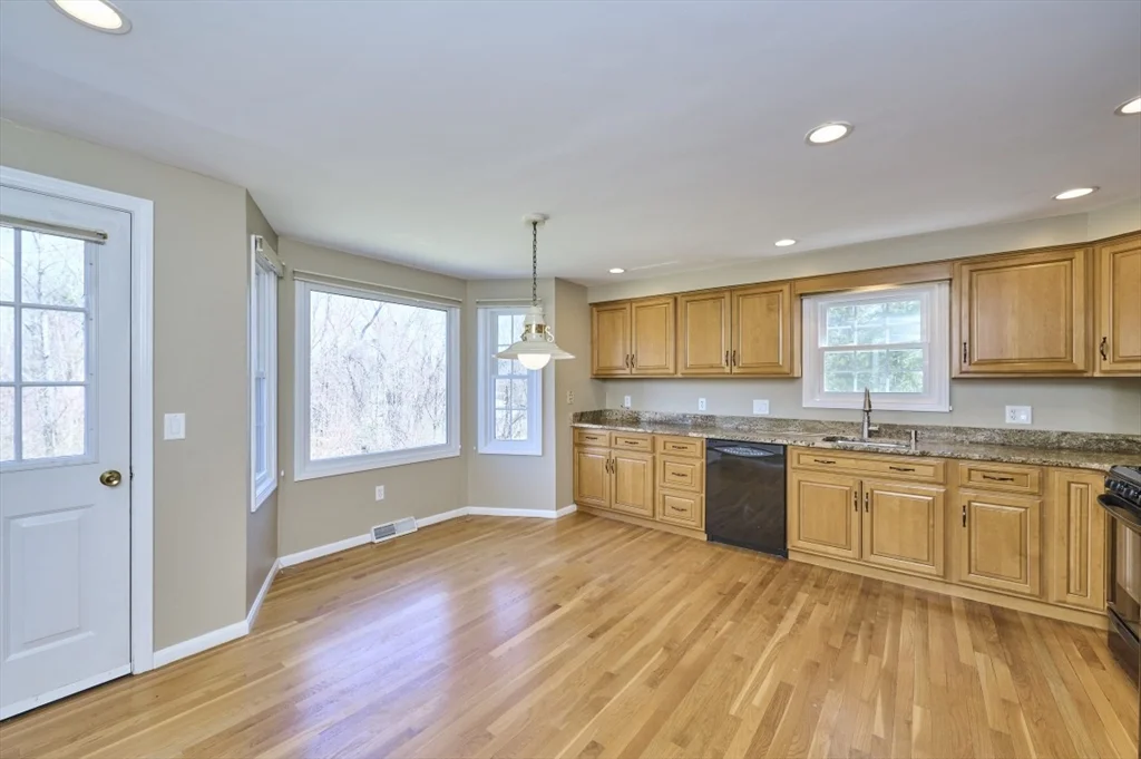 4 bed, 2 bath apartment for rent at 7 Gibbs Valley Path, Framingham — photo 15 of 40