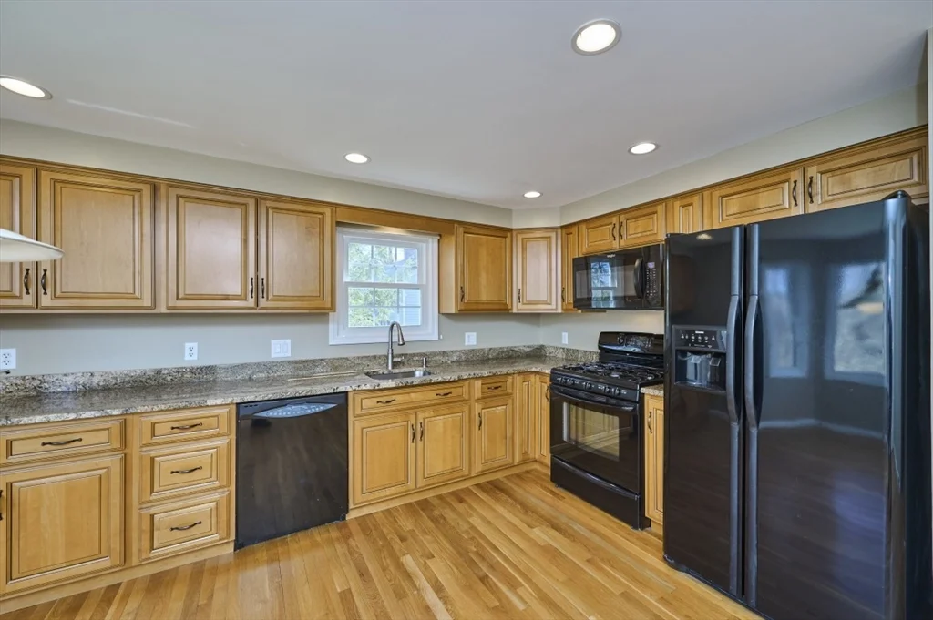 4 bed, 2 bath apartment for rent at 7 Gibbs Valley Path, Framingham — photo 16 of 40
