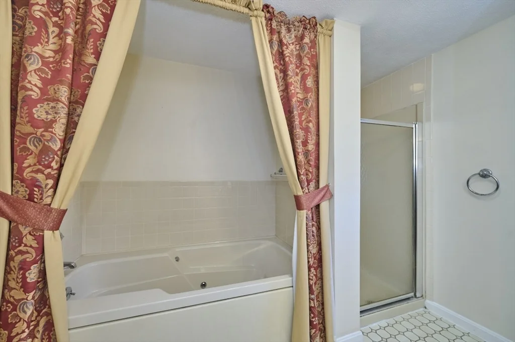 4 bed, 2 bath apartment for rent at 7 Gibbs Valley Path, Framingham — photo 23 of 40