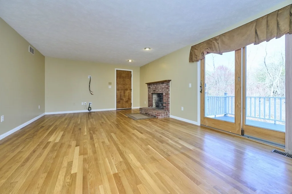 4 bed, 2 bath apartment for rent at 7 Gibbs Valley Path, Framingham — photo 18 of 40