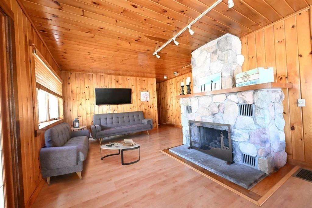 3 bed, 1 bath apartment for rent at 7 Glendale Rd Unit 0, Wareham — photo 6 of 17
