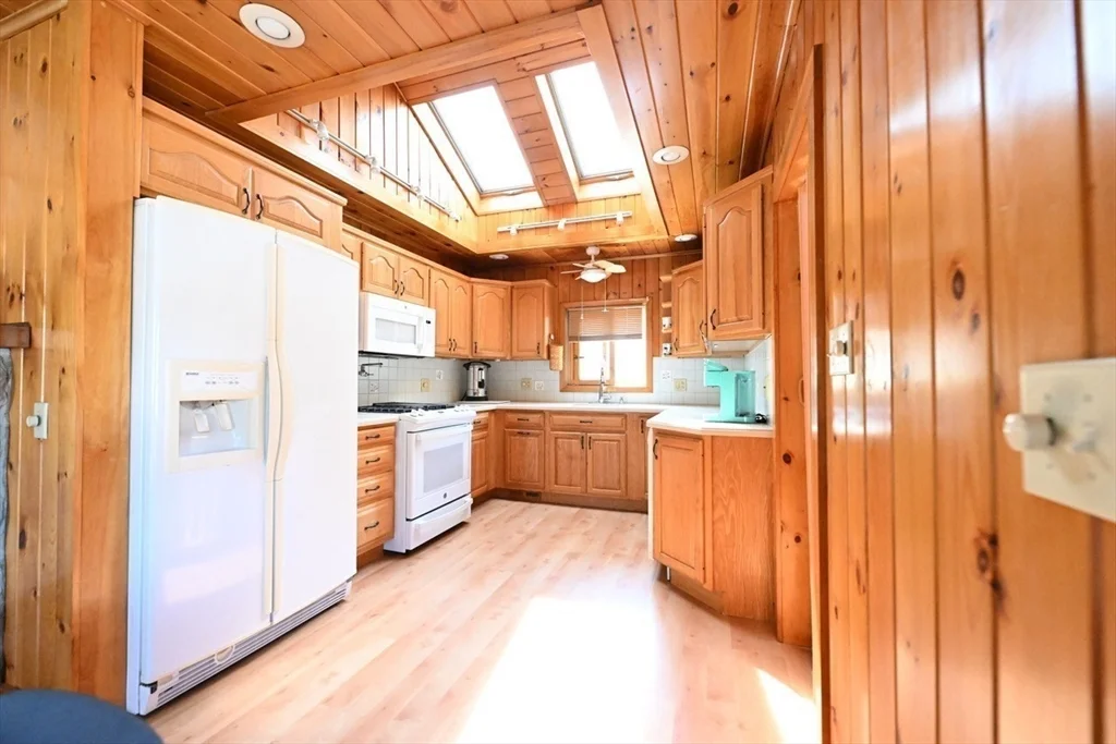 3 bed, 1 bath apartment for rent at 7 Glendale Rd Unit 0, Wareham — photo 3 of 17