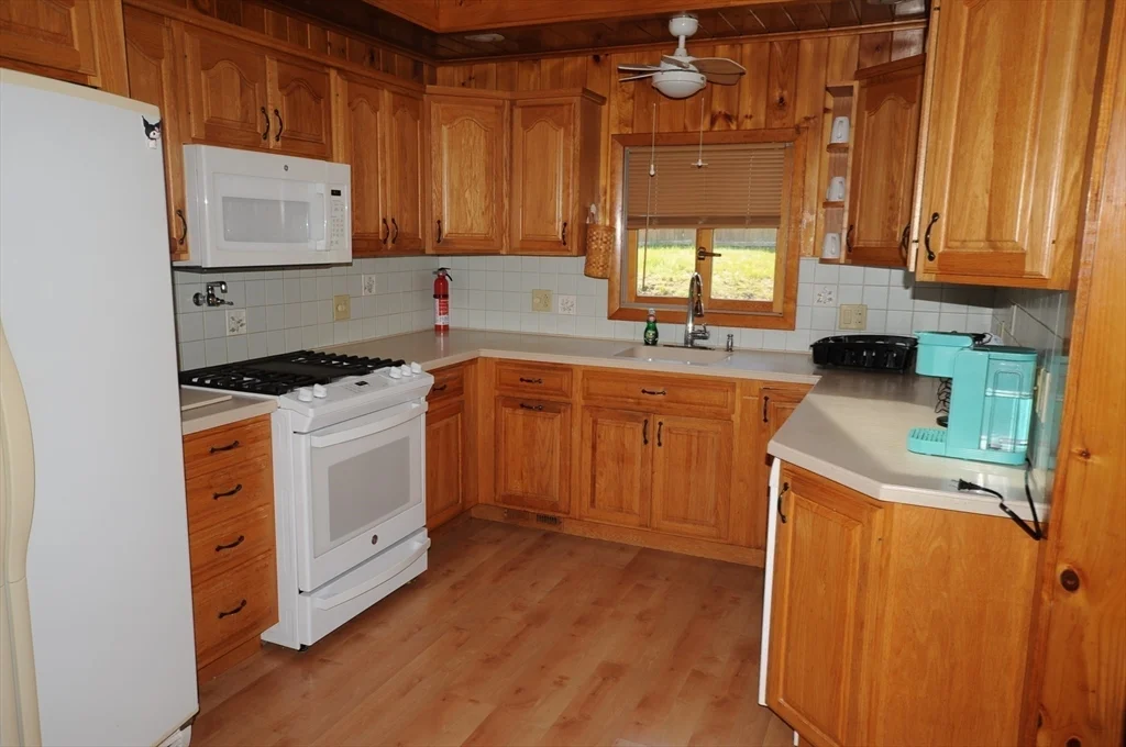 3 bed, 1 bath apartment for rent at 7 Glendale Rd Unit 0, Wareham — photo 4 of 17