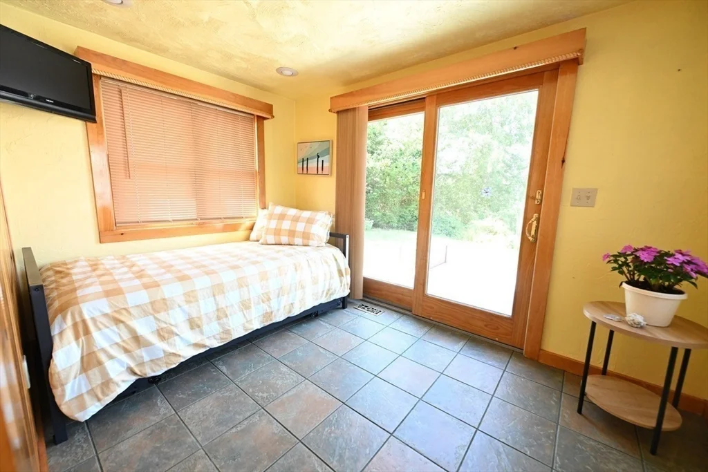3 bed, 1 bath apartment for rent at 7 Glendale Rd Unit 0, Wareham — photo 8 of 17