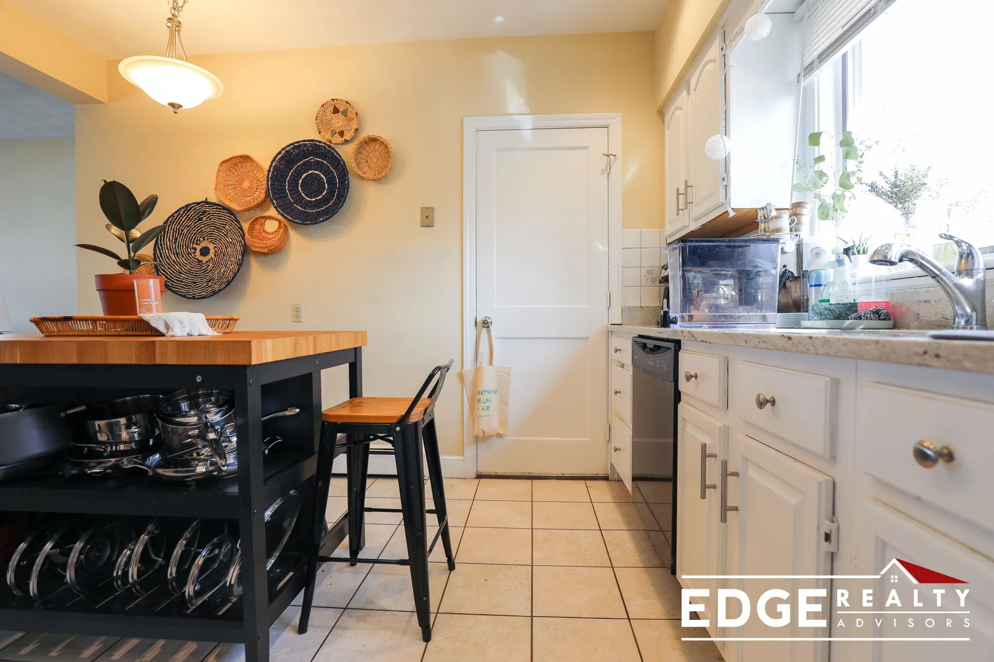 4 bed, 2.5 bath apartment for rent at 7 Glenley Ter Unit 1, Brighton — photo 2 of 15