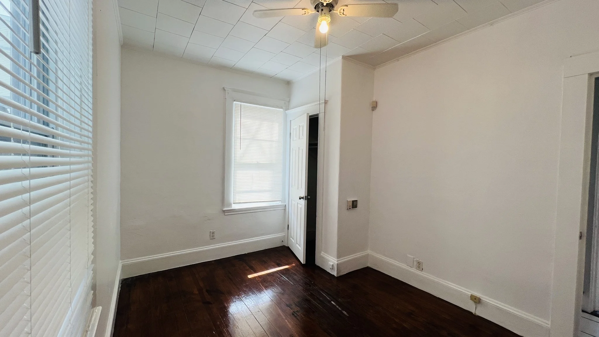 4 bed, 1 bath apartment for rent at 7 Glenwood Rd Unit 1, Magoun Square — photo 5 of 7