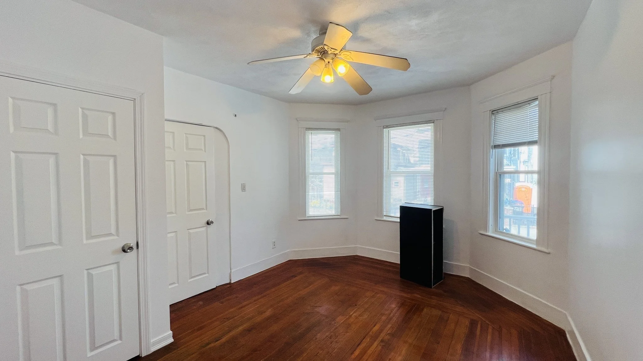4 bed, 1 bath apartment for rent at 7 Glenwood Rd Unit 1, Magoun Square — photo 3 of 7