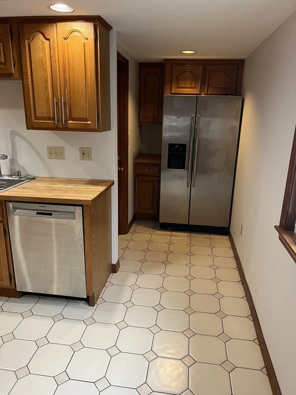 4 bed, 2 bath apartment for rent at 7 Gorham Rd Unit 2L, West Medford — photo 3 of 28