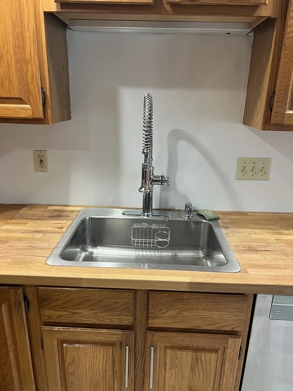 4 bed, 2 bath apartment for rent at 7 Gorham Rd Unit 2L, West Medford — photo 10 of 28