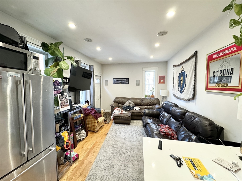 4 bed, 2 bath apartment for rent at 7 Grant St Unit 1, Dorchester — photo 3 of 10