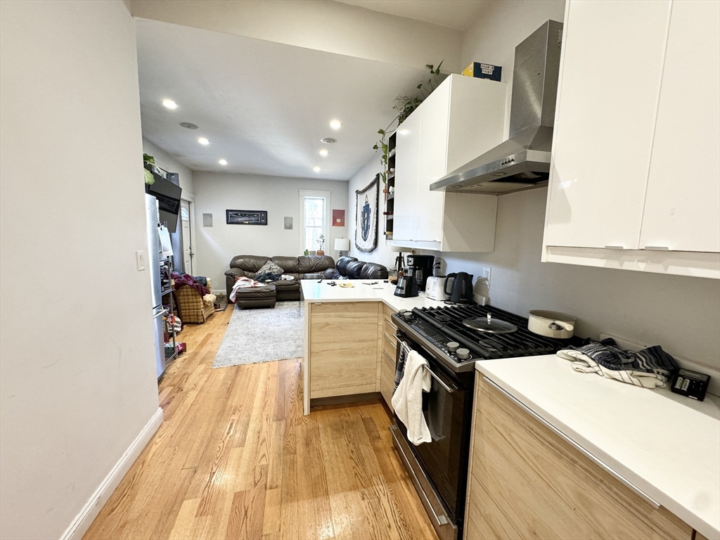 4 bed, 2 bath apartment for rent at 7 Grant St Unit 1, Dorchester — photo 2 of 10