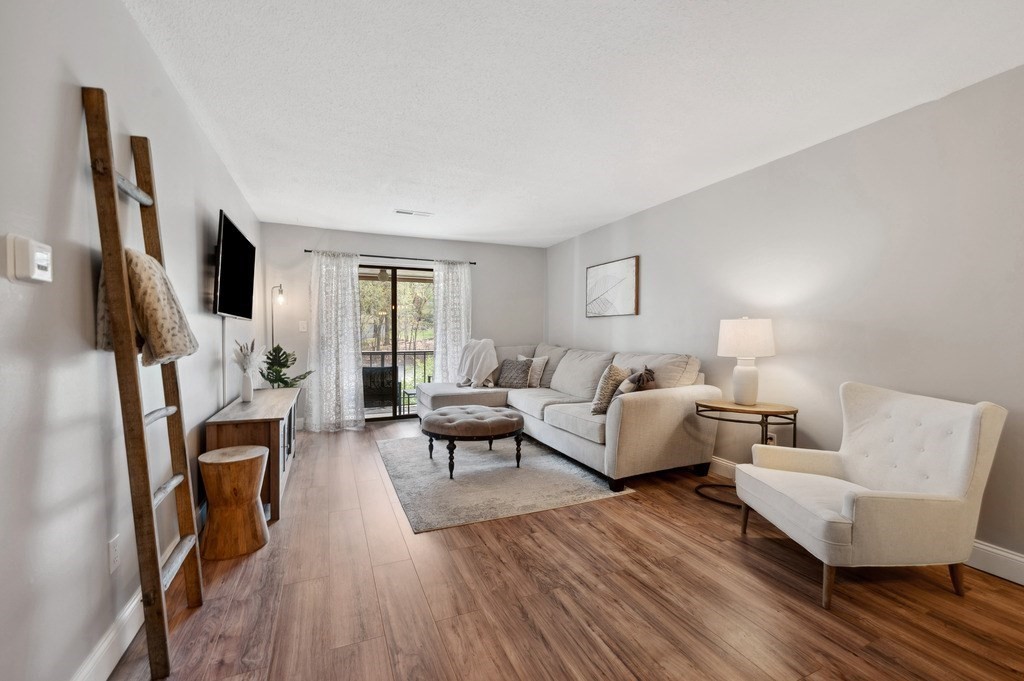 1 bed, 1 bath apartment for rent at 7 Greenbriar Dr Unit 306, North Reading — photo 1 of 20