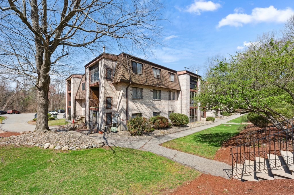 1 bed, 1 bath apartment for rent at 7 Greenbriar Dr Unit 306, North Reading — photo 20 of 20