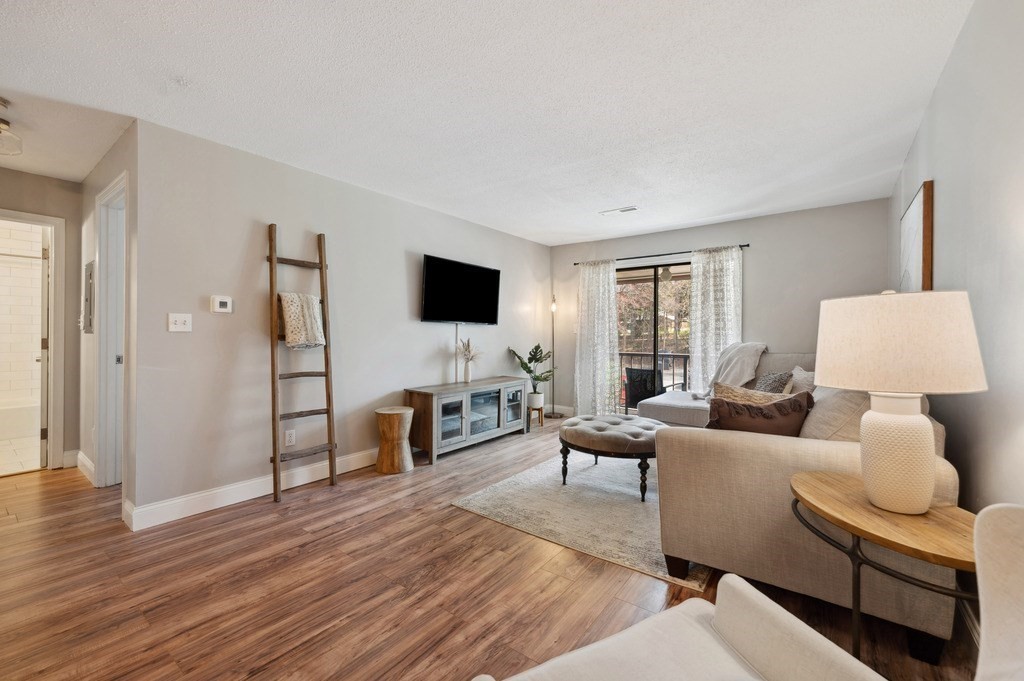 1 bed, 1 bath apartment for rent at 7 Greenbriar Dr Unit 306, North Reading — photo 4 of 20