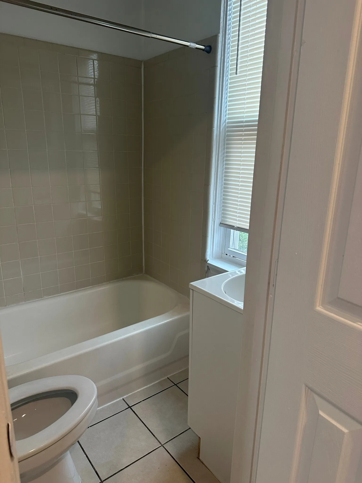 1 bed, 1 bath apartment for rent at 7 Greenville St Unit 3, Roxbury — photo 7 of 10