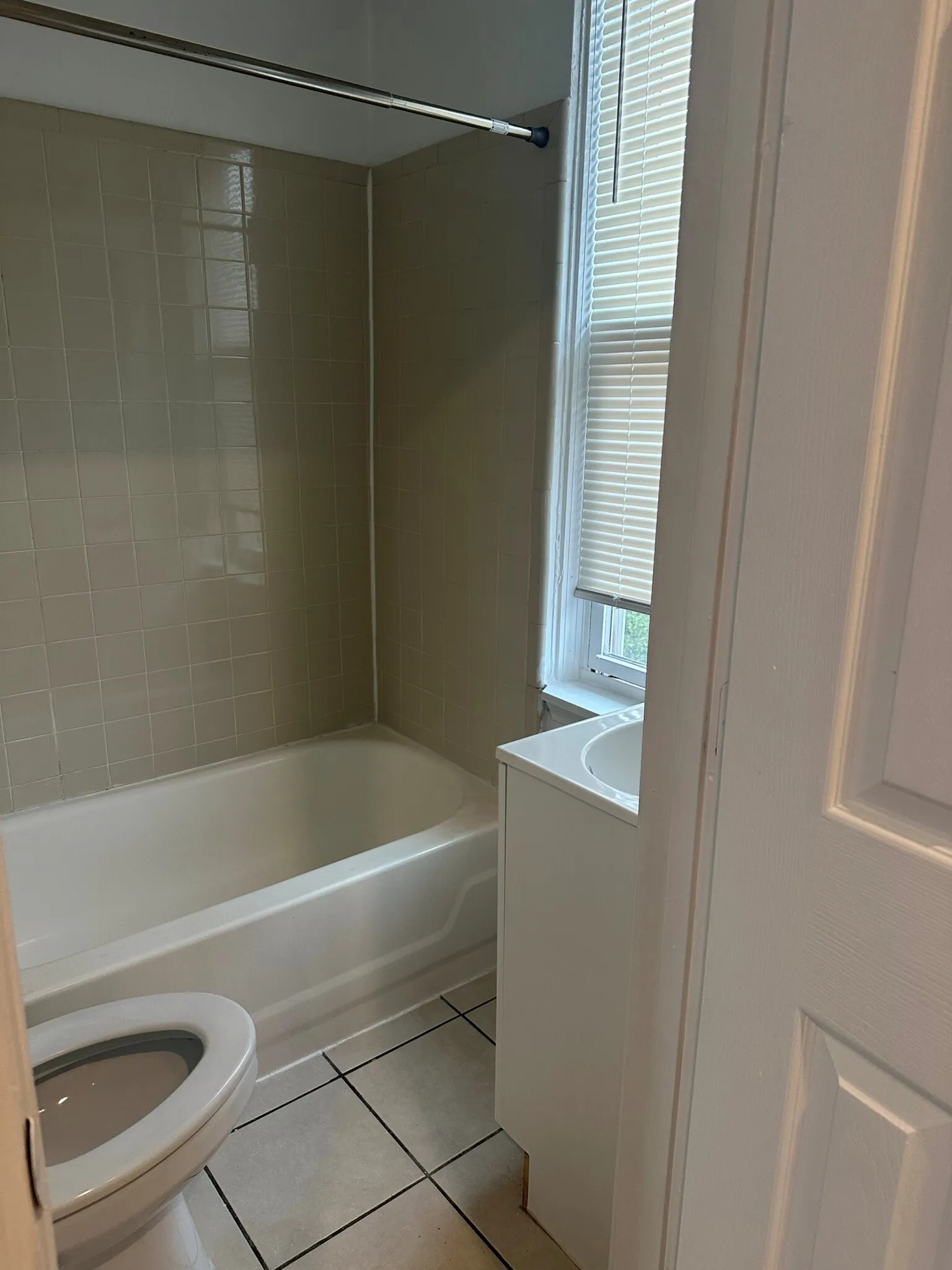 1 bed, 1 bath apartment for rent at 7 Greenville St Unit 3, Roxbury — photo 8 of 10