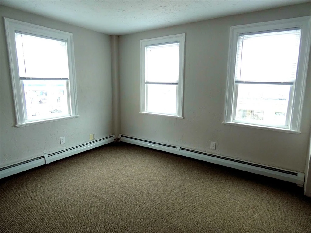 2 bed, 1 bath apartment for rent at 7 Greenwood St Unit B, Wakefield — photo 5 of 11