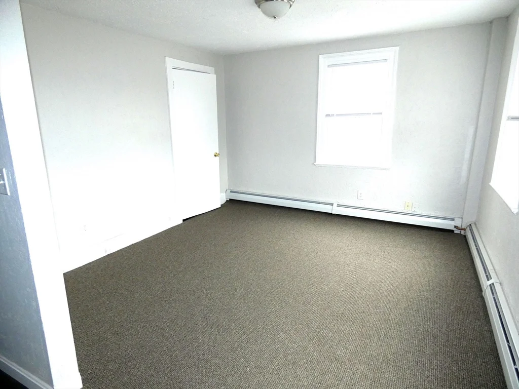 2 bed, 1 bath apartment for rent at 7 Greenwood St Unit B, Wakefield — photo 4 of 11