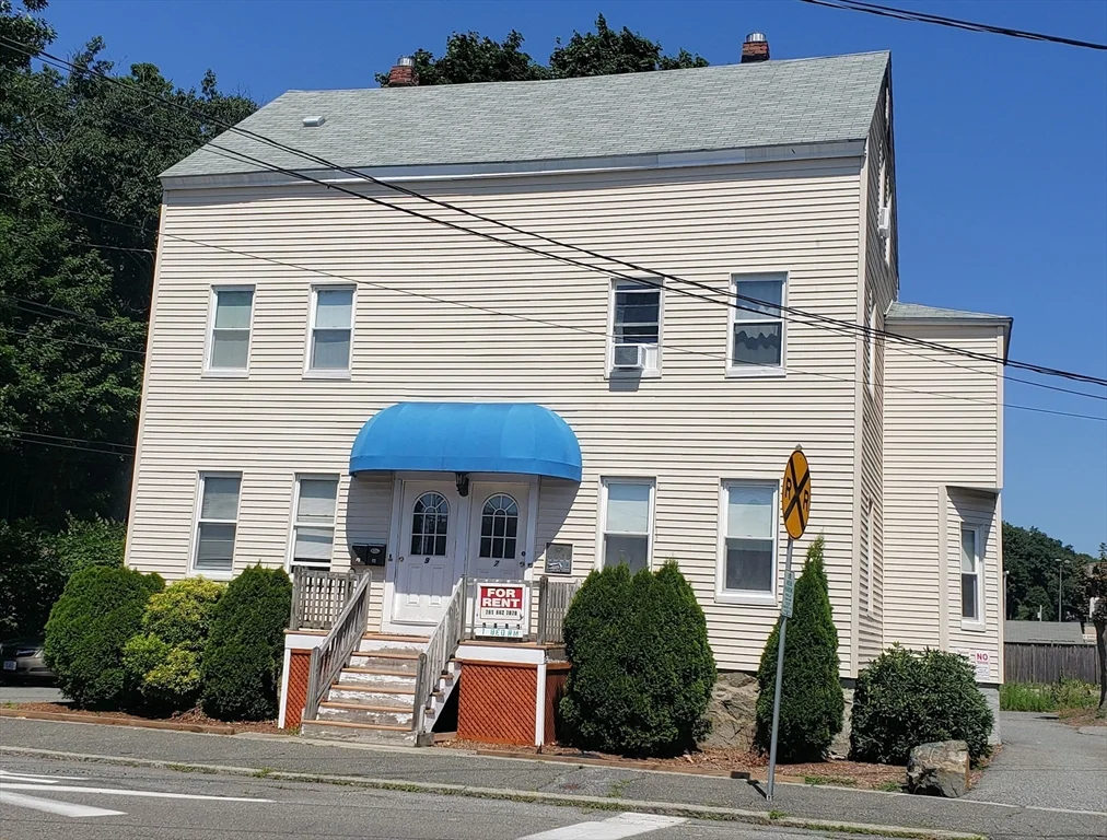2 bed, 1 bath apartment for rent at 7 Greenwood St Unit B, Wakefield