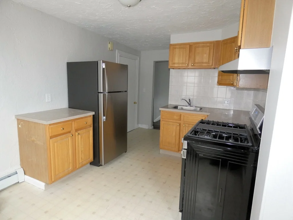 2 bed, 1 bath apartment for rent at 7 Greenwood St Unit B, Wakefield — photo 2 of 11