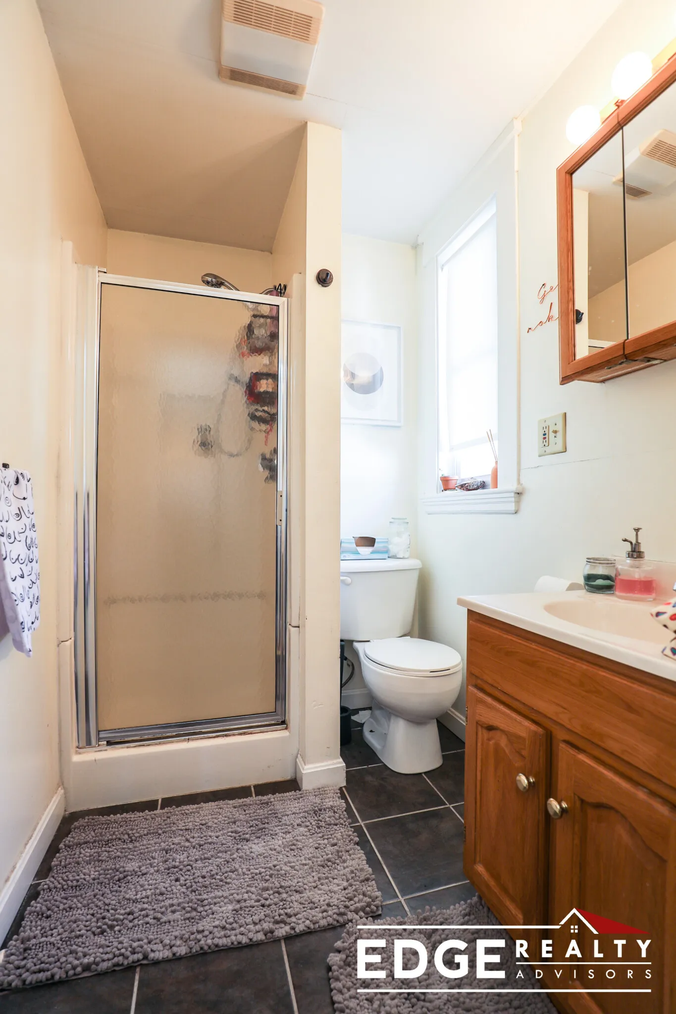 5 bed, 3 bath apartment for rent at 7 Greylock Rd Unit 2, Brighton — photo 3 of 15
