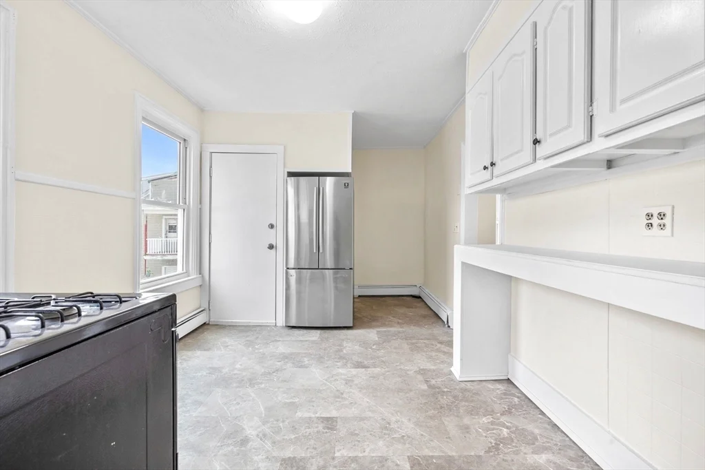 2 bed, 1 bath apartment for rent at 7 Grove St Unit 1, Haverhill — photo 5 of 10