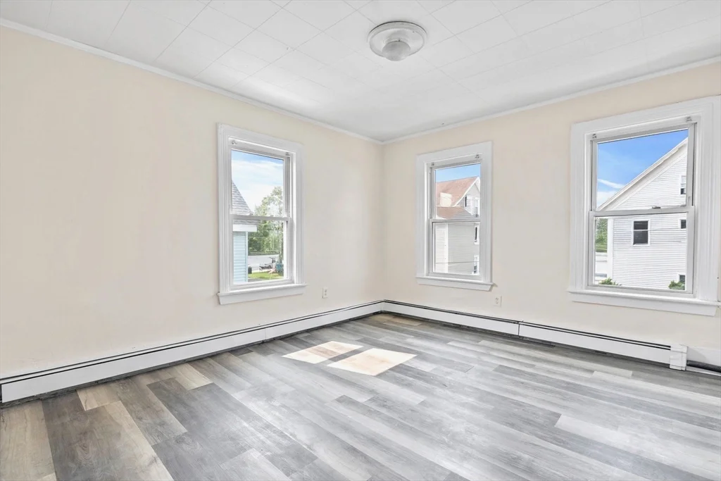 2 bed, 1 bath apartment for rent at 7 Grove St Unit 1, Haverhill — photo 6 of 10