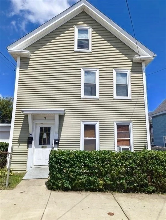 2 bed, 1 bath apartment for rent at 7 Grove St Unit 1, Haverhill — photo 9 of 10