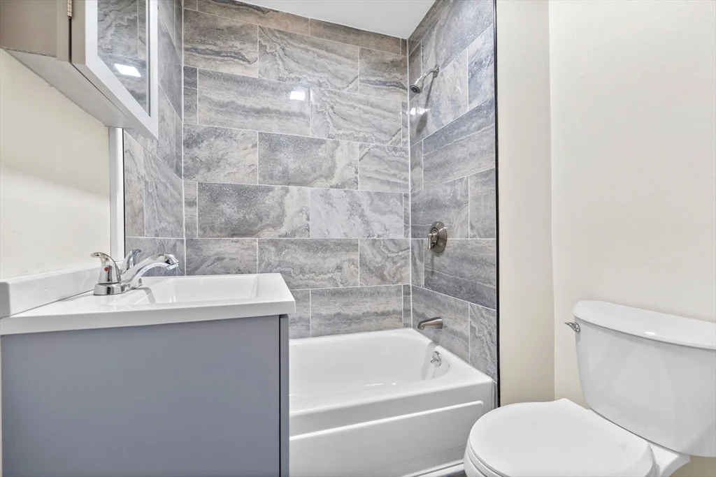 2 bed, 1 bath apartment for rent at 7 Grove St Unit 1, Haverhill — photo 8 of 10