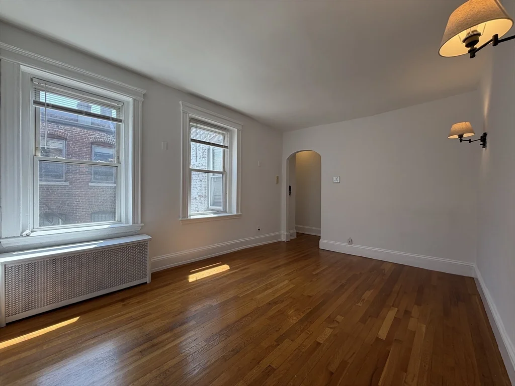 1 bed, 1 bath apartment for rent at 7 Grove St Unit 11, Beacon Hill — photo 1 of 14