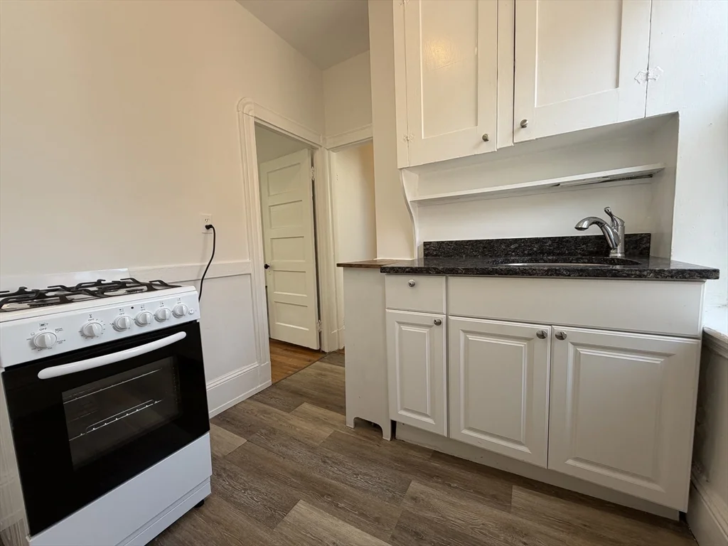 1 bed, 1 bath apartment for rent at 7 Grove St Unit 11, Beacon Hill — photo 7 of 14
