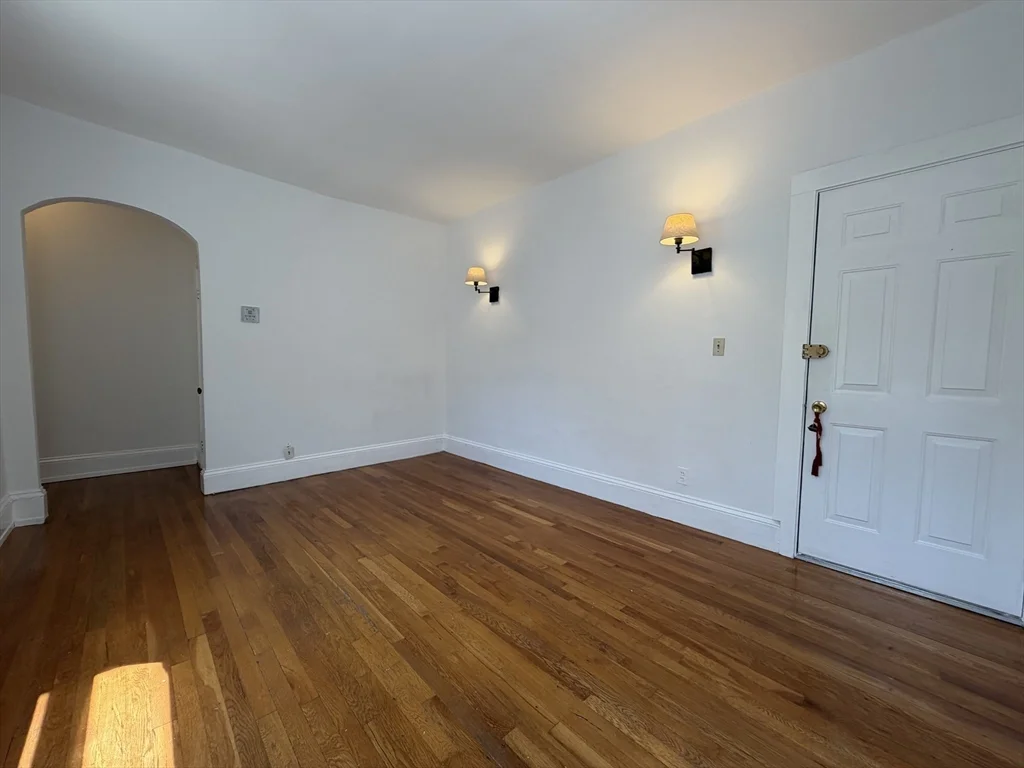 1 bed, 1 bath apartment for rent at 7 Grove St Unit 11, Beacon Hill — photo 2 of 14