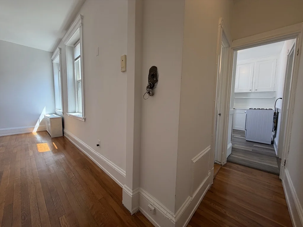 1 bed, 1 bath apartment for rent at 7 Grove St Unit 11, Beacon Hill — photo 5 of 14