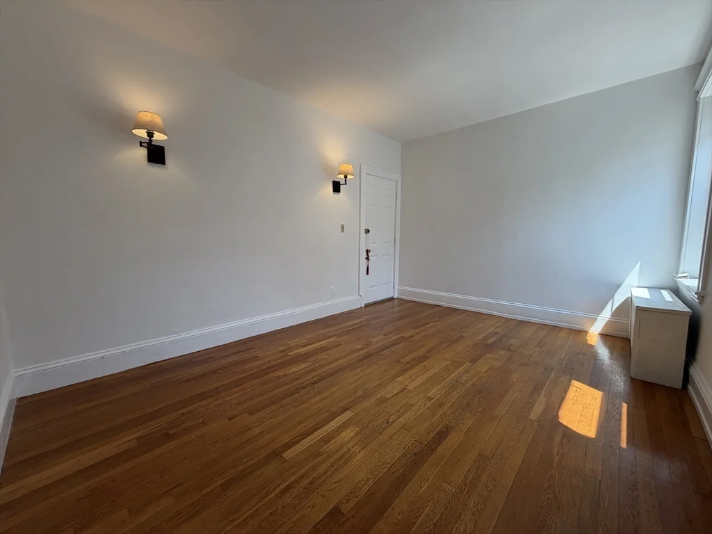 1 bed, 1 bath apartment for rent at 7 Grove St Unit 11, Beacon Hill — photo 3 of 14