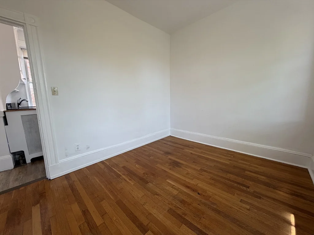 1 bed, 1 bath apartment for rent at 7 Grove St Unit 11, Beacon Hill — photo 12 of 14