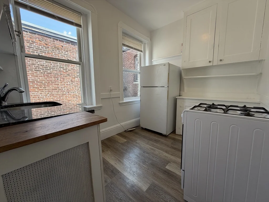 1 bed, 1 bath apartment for rent at 7 Grove St Unit 11, Beacon Hill — photo 6 of 14