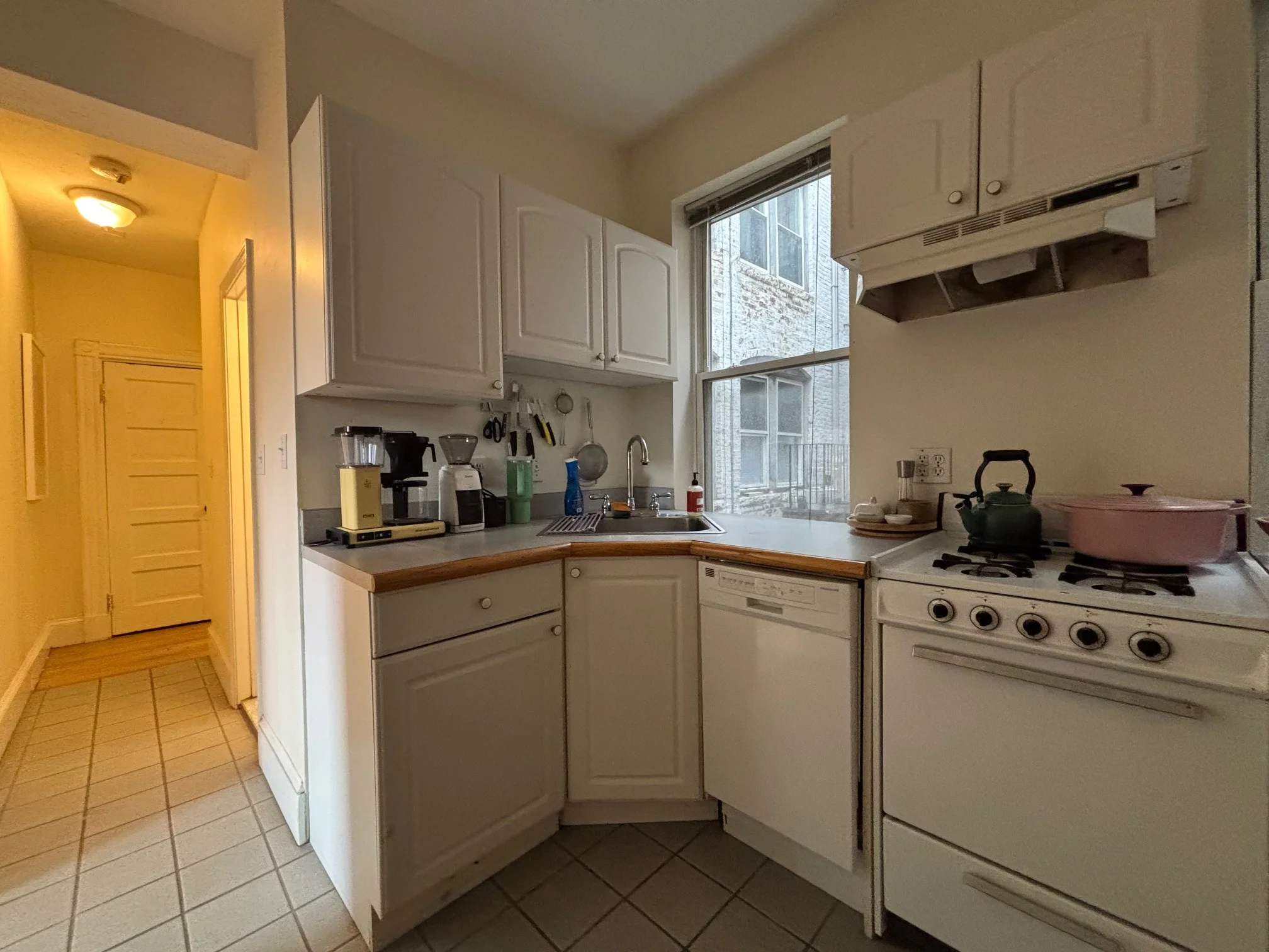 1 bed, 1 bath apartment for rent at 7 Grove St Unit 5, Beacon Hill — photo 8 of 14