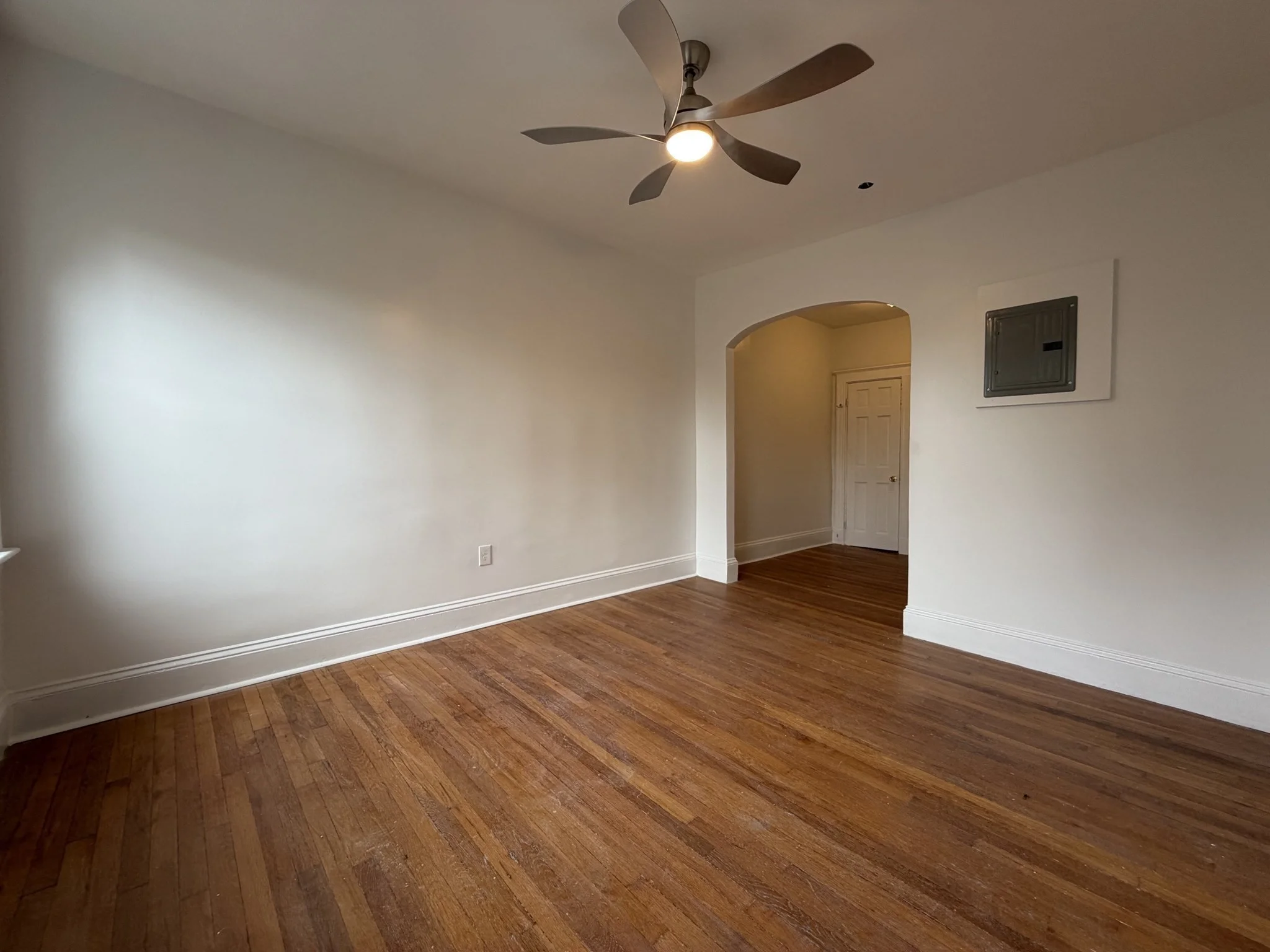 Studio bed, 1 bath apartment for rent at 7 Grove St Unit 9, Beacon Hill — photo 4 of 12