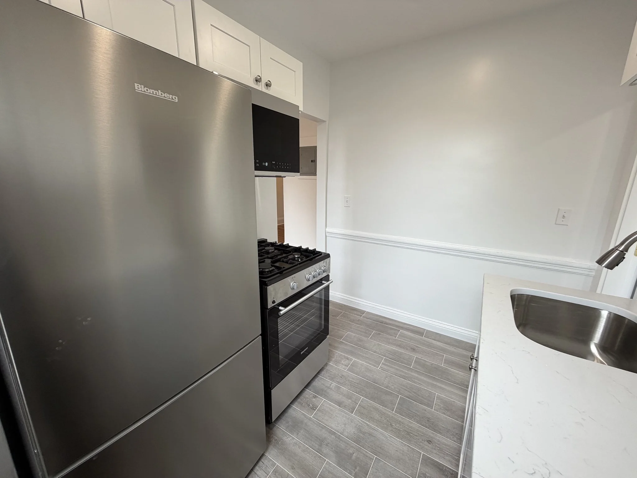 Studio bed, 1 bath apartment for rent at 7 Grove St Unit 9, Beacon Hill — photo 8 of 12