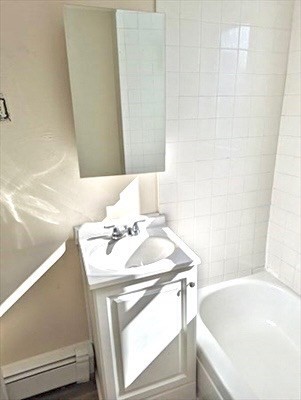 4 bed, 1 bath apartment for rent at 7 Grove Unit 2, Haverhill — photo 6 of 10