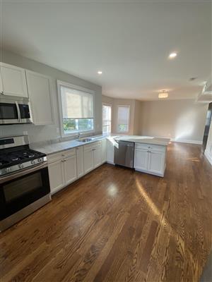 6 bed, 4 bath apartment for rent at 7 Hamilton Rd Unit 2, West Somerville — photo 5 of 30