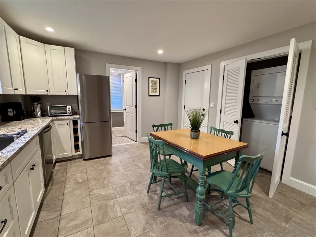 2 bed, 1 bath apartment for rent at 7 Hardy St Unit 1, Beverly — photo 6 of 24