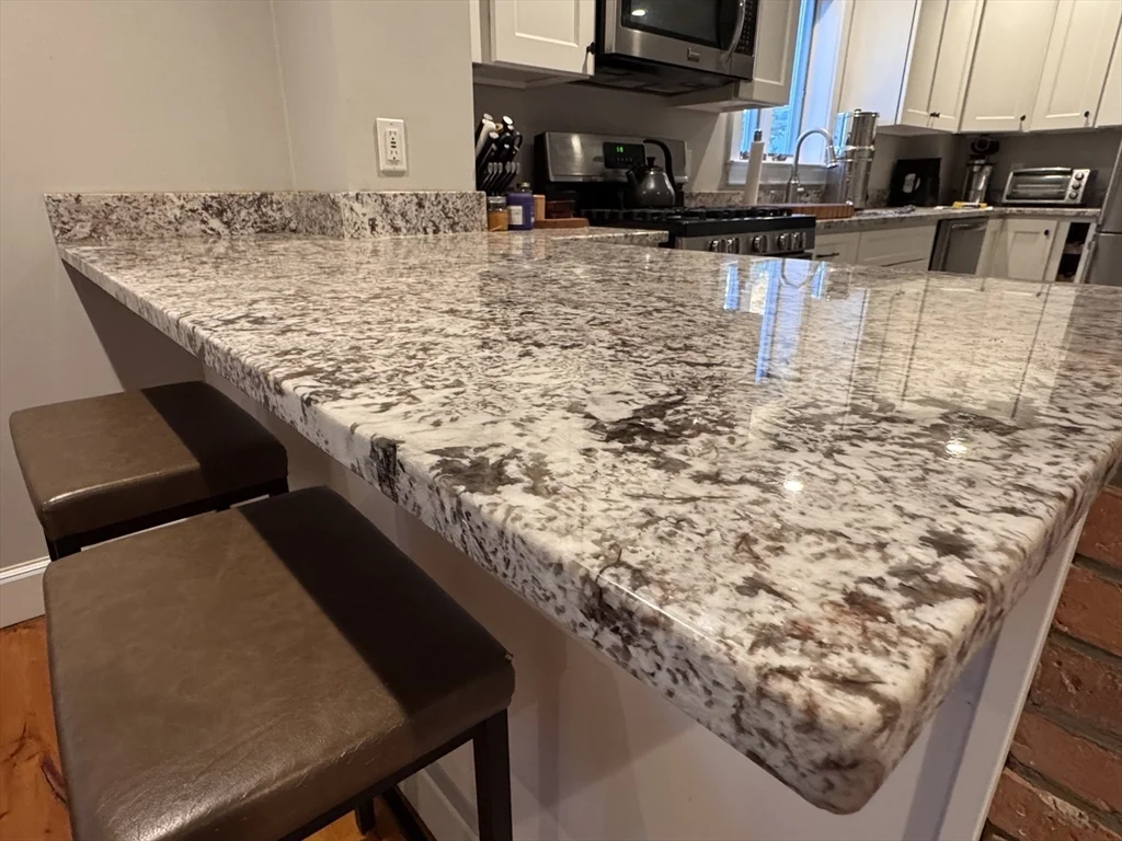 2 bed, 1 bath apartment for rent at 7 Hardy St Unit 1, Beverly — photo 8 of 24