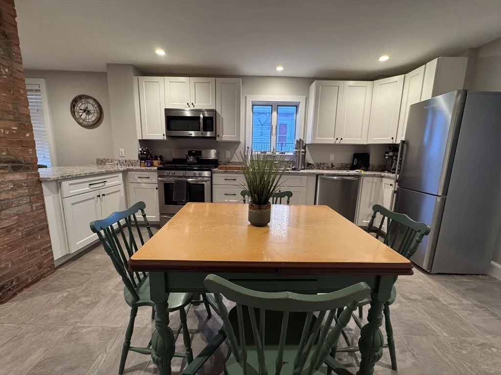 2 bed, 1 bath apartment for rent at 7 Hardy St Unit 1, Beverly — photo 5 of 24