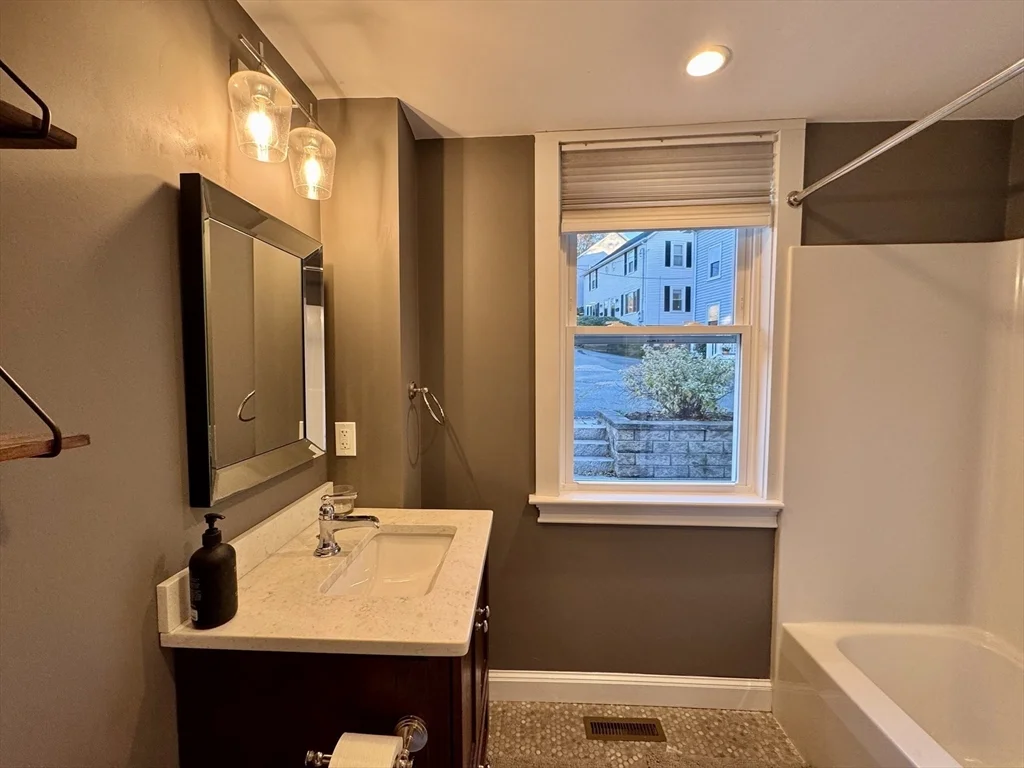 2 bed, 1 bath apartment for rent at 7 Hardy St Unit 1, Beverly — photo 13 of 24