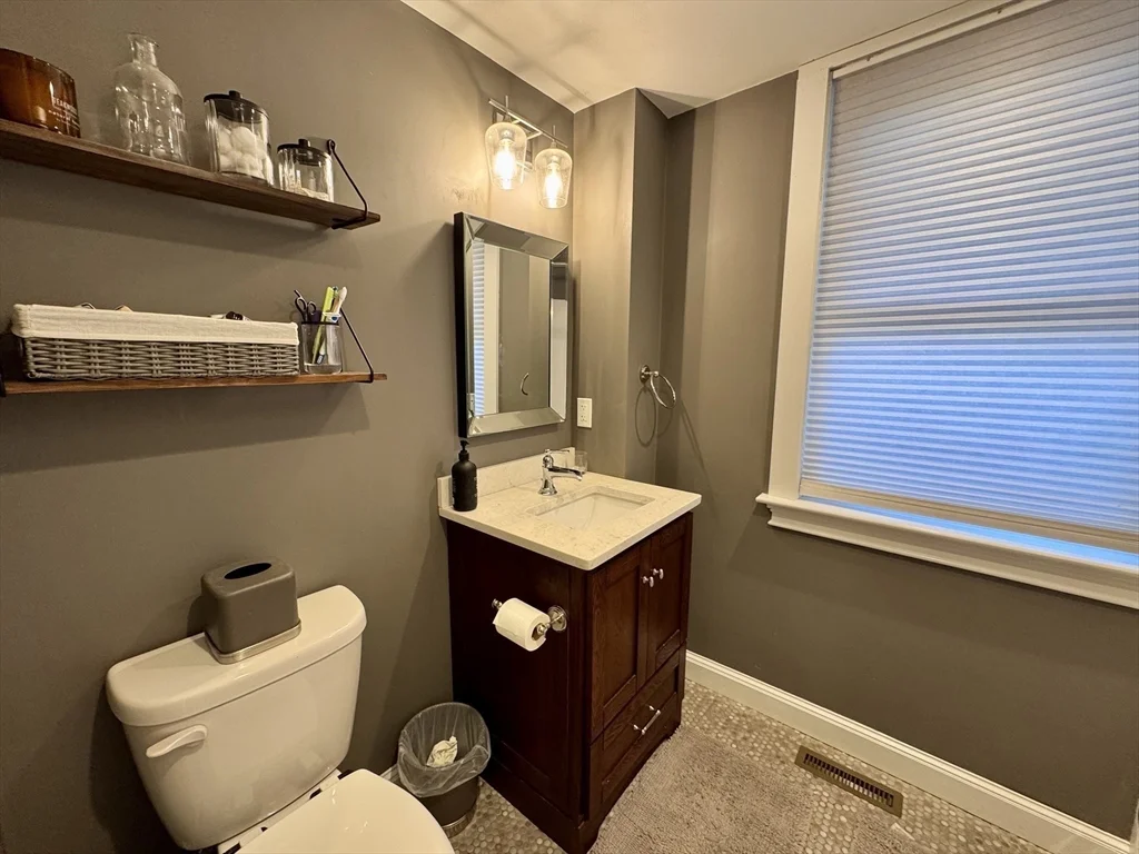 2 bed, 1 bath apartment for rent at 7 Hardy St Unit 1, Beverly — photo 12 of 24