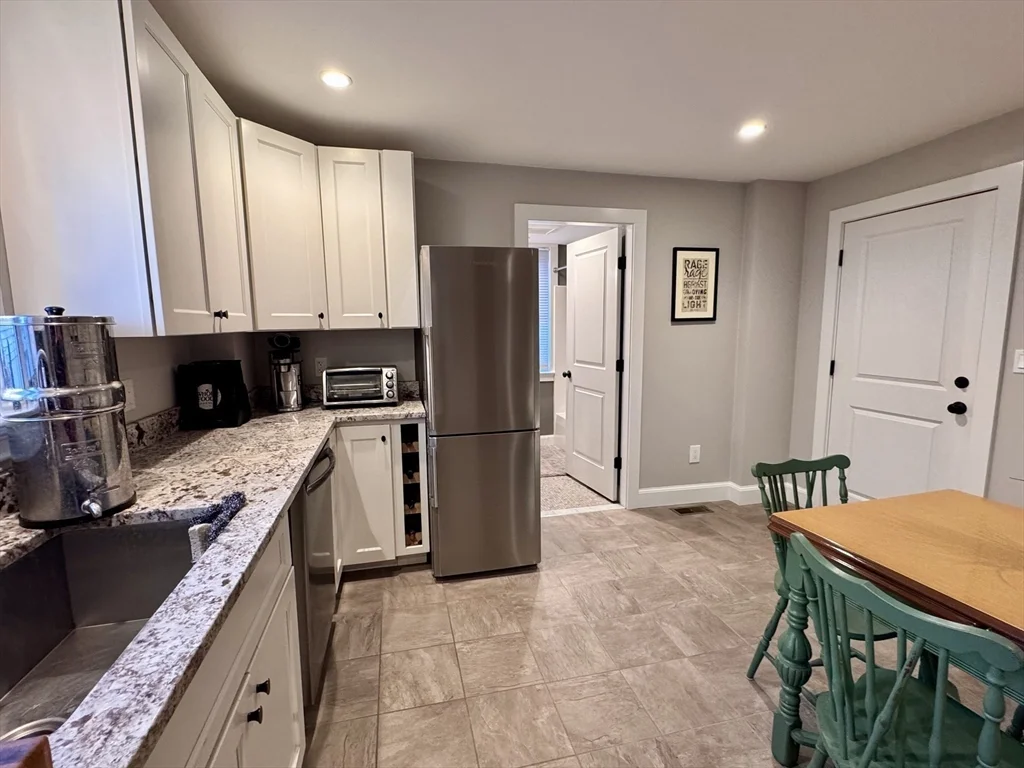 2 bed, 1 bath apartment for rent at 7 Hardy St Unit 1, Beverly — photo 9 of 24