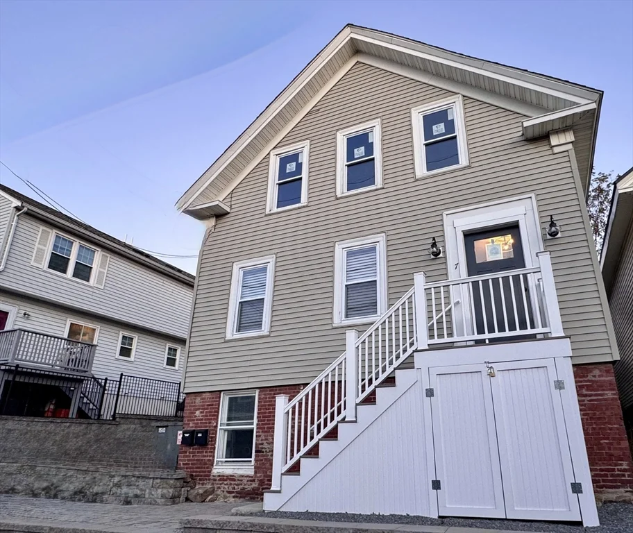 2 bed, 1 bath apartment for rent at 7 Hardy St Unit 1, Beverly — photo 1 of 24